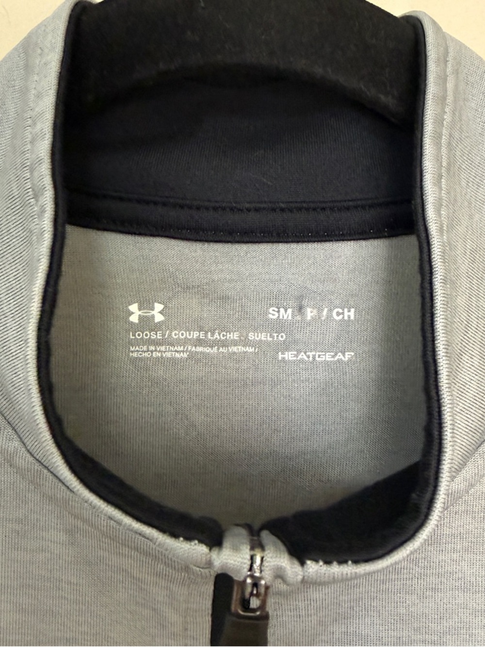 Under Armour: Men's Light Gray Light Weight 1/2 Zip Performance Pullover, Size S - Picture 3 of 8